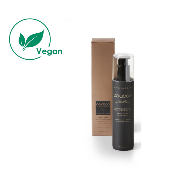 Een sulfaatvrije en voedende Oolaboo kleurshampoo op basis van pure bruine kleurpigmenten voor lichtbruin tot donkerbruin haar, vegan.