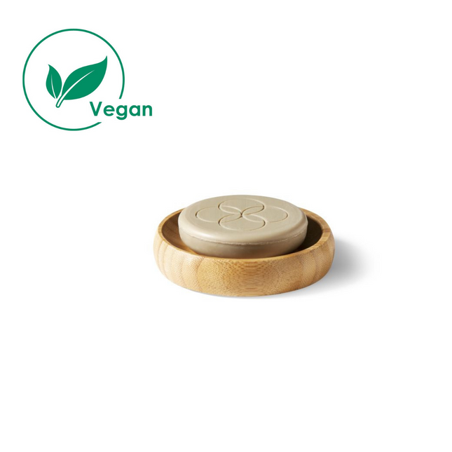 De Oolaboo super foodies eco shampoo bar is een shampoo in een vaste vorm, die het haar een geweldige glans en conditie geeft, op een bamboo schotel. Vegan.
