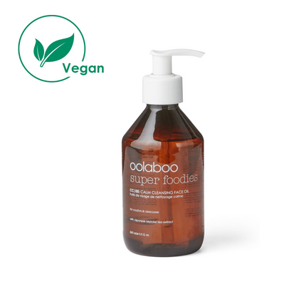 Een voedende Oolaboo super foodies reinigingsolie voor de huid, vegan.