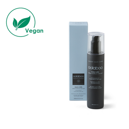 Een Oolaboo shampoo op basis van violetblauwe kleurpigmenten voor het verzorgen van lichtblond en grijswit haar, vegan.